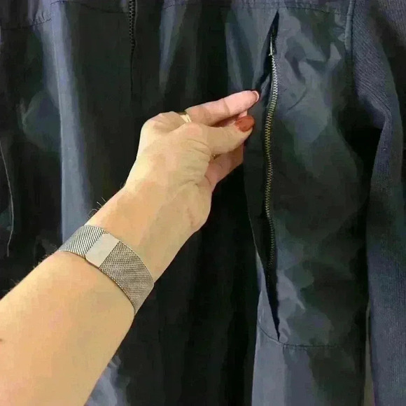 Ladies‎ Banana Republic blue jacket nylon and knit. Size large. - Picture 4 of 10